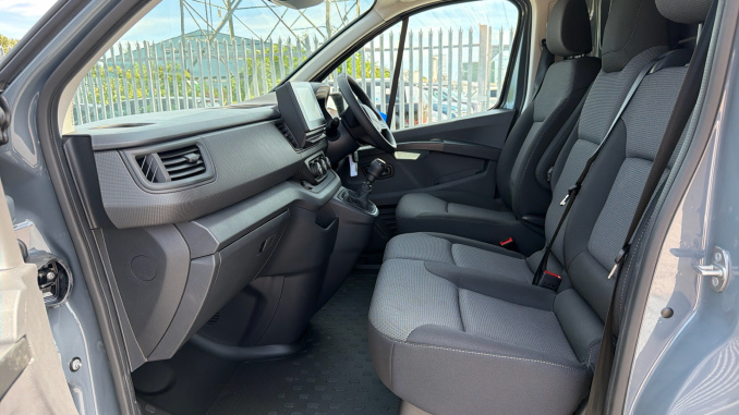 Renault Trafic Swb Diesel SL30 Blue dCi 130 Advance [Safety] Van - Image 13